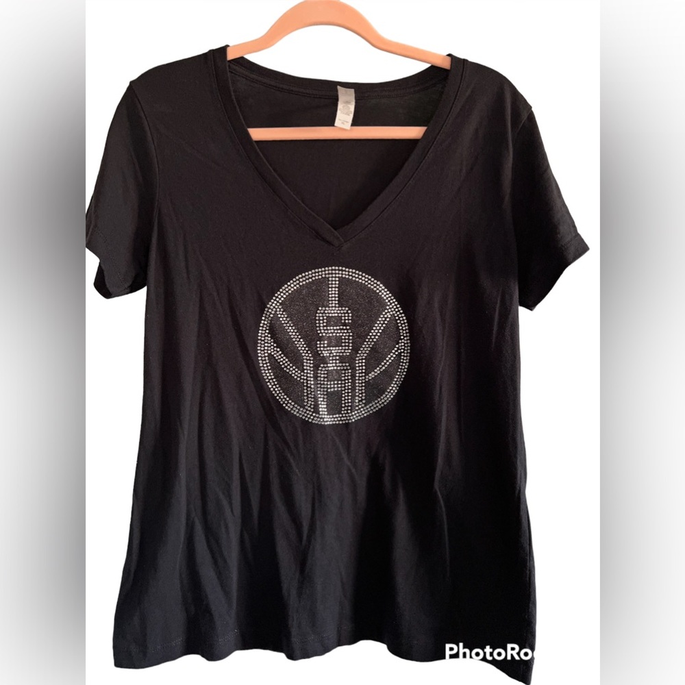 San Antonio Basketball gem vneck tee